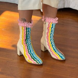 SOLD ✿ HAND-PAINTED LEATHER BOOTS ✿🌈